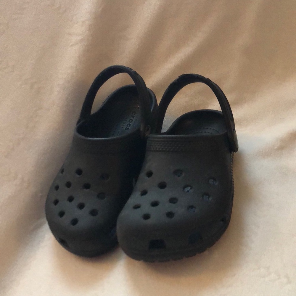 Crocs size 9 toddler